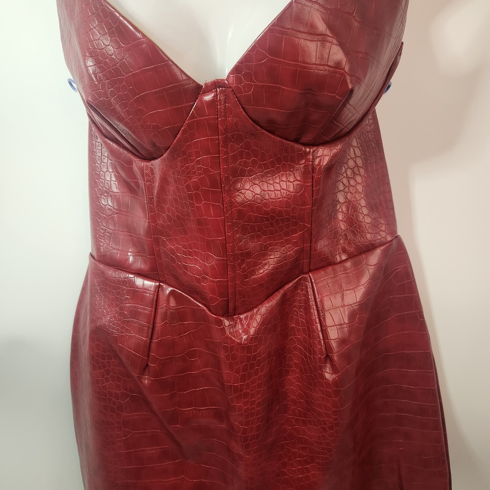 Elegant Red Croc-Embossed Innovare Denim Mini Dress Size‎ S